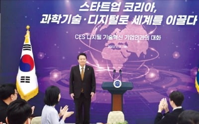 [포토] CES 혁신 스타트업 만난 윤석열 대통령 "유니콘 대거 탄생 돕겠다"