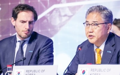 [포토] 외교장관 ‘군사용 AI’ 활용 논의…2차 회의는 韓서 연다