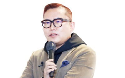 "챗GPT 잘 활용하는 작가·기자만 살아남을 것"