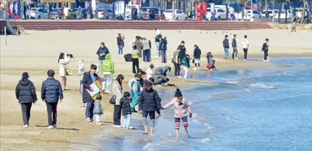 [포토] 바다 거닐기 딱 좋은 날  