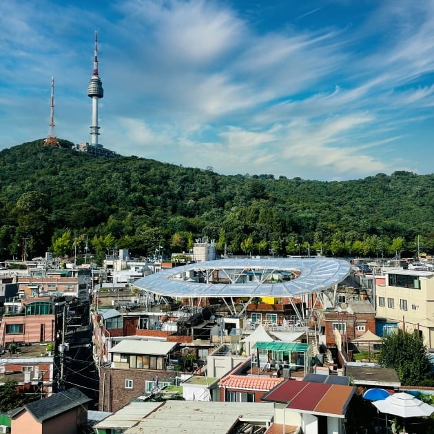 해방촌(HBC) 신흥시장을 둘러싼 아케이드 지붕 '서울챙'