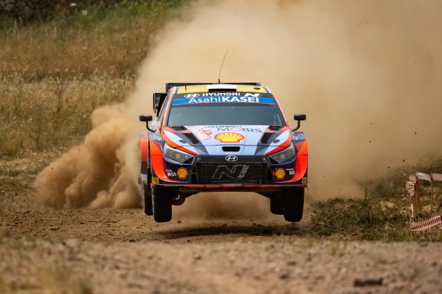 2022년 6월 2일부터 5일까지 이탈리아 사르데냐에서 열린 2022 월드랠리챔피언십(WRC) 5차 대회에서 현대 월드랠리팀 소속 오트 타낙이 1위, 다니 소르도가 3위를 차지했다. 사진은 i20 N Rally1 경주차. 사진=현대자동차 제공.