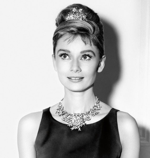  1961년 ‘티파니에서 아침을’ 영화에서 오드리 햅번이 착용한 티파니 다이아몬드 목걸이 
사진 출처; instagram tigffanyandco 