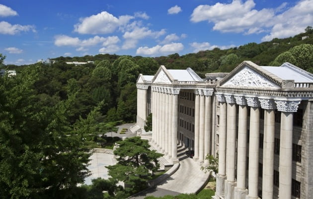 △서울특별시 동대문구 회기동에 위치한 경희대학교 서울캠퍼스의 모습.