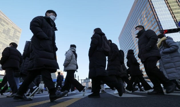 일터로 출근하는 서울 시민들의 모습. 사진=연합뉴스