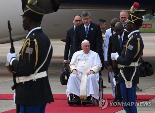 프란치스코 교황 "아프리카의 목 더이상 조르지 말라"(종합)