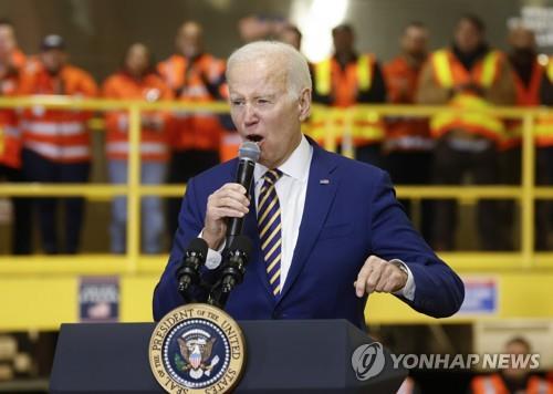 재선 도전 앞둔 바이든, 연일 인프라법 행보…투자·일자리 부각