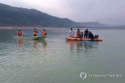 파키스탄 선박 전복 사망자 51명으로 늘어…"대부분 어린이"