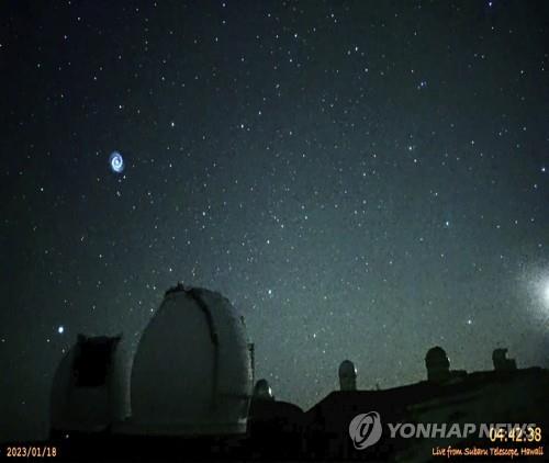 美 하와이섬 밤하늘에 기이한 나선형 소용돌이 포착