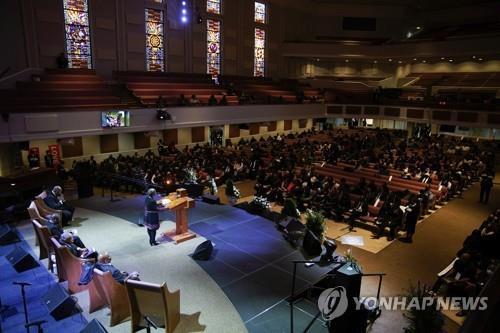 美경찰 폭행에 숨진 흑인 장례식…해리스 "경찰개혁法 처리해야"