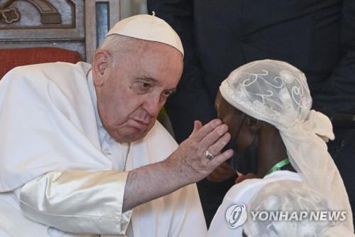 프란치스코 교황, 민주콩고 방문 마치고 남수단 향발