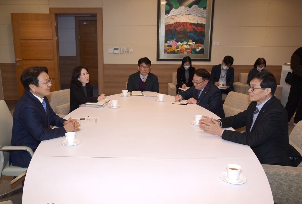 강기정 광주시장·이창용 한은 총재, '정책 공조' 논의