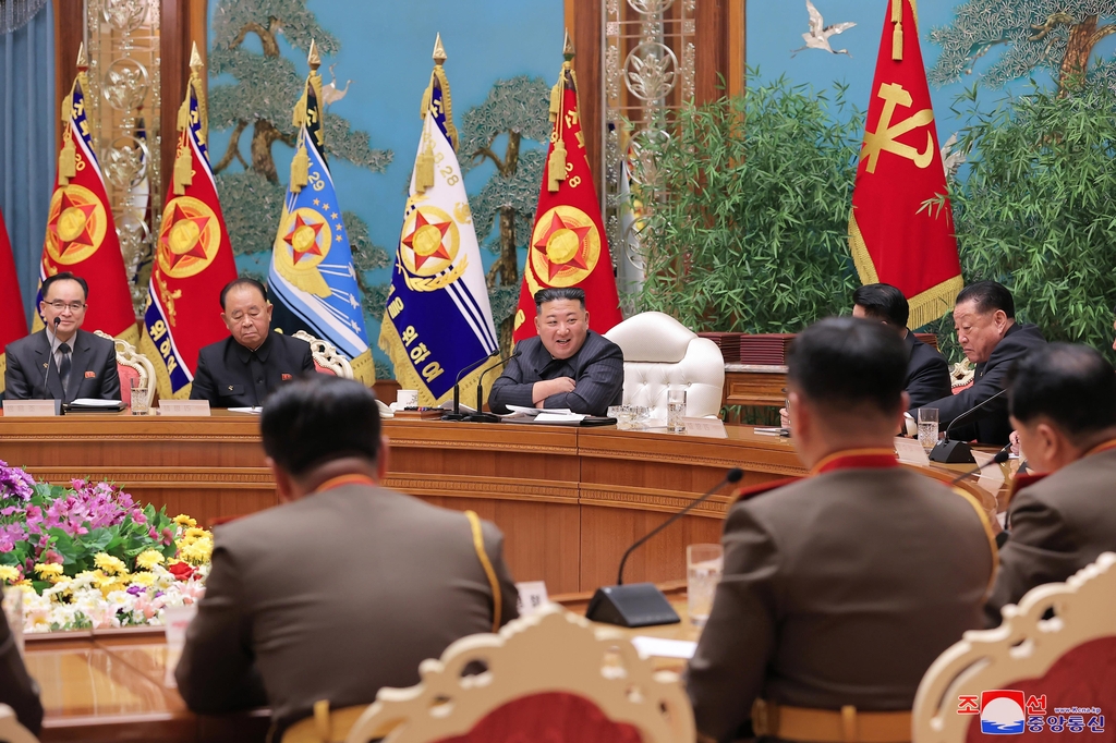 북, 김정은 참석 중앙군사위 개최…"전쟁준비태세 엄격히 완비"(종합)