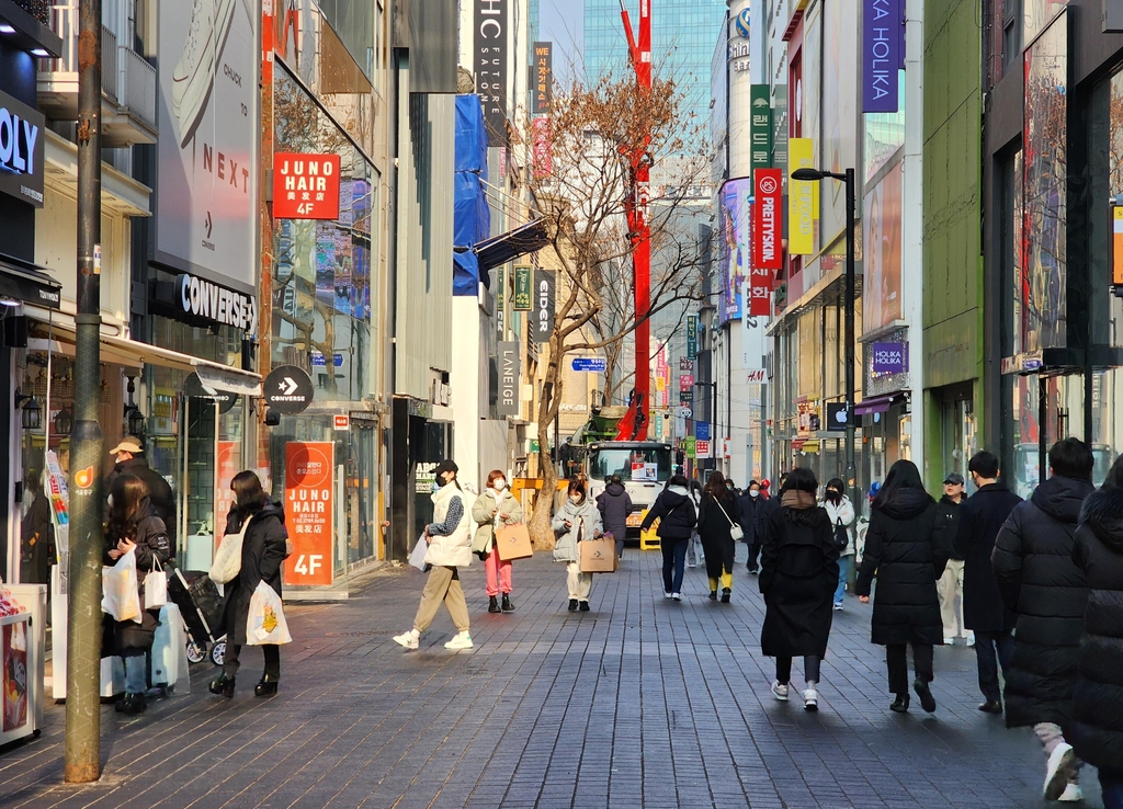 "'큰손' 안 돌아왔는데"…명동 임대료 인상 조짐에 상인 한숨