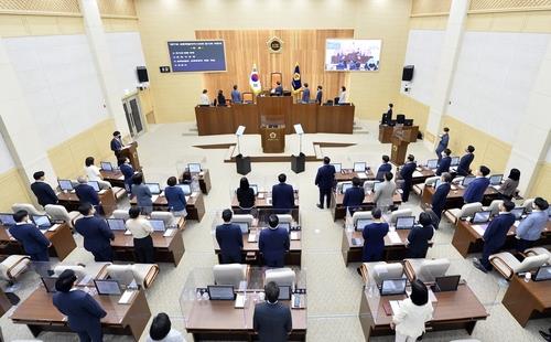 '성추행 혐의' 세종시의장 불신임안 상정 또 불발…투표서 부결
