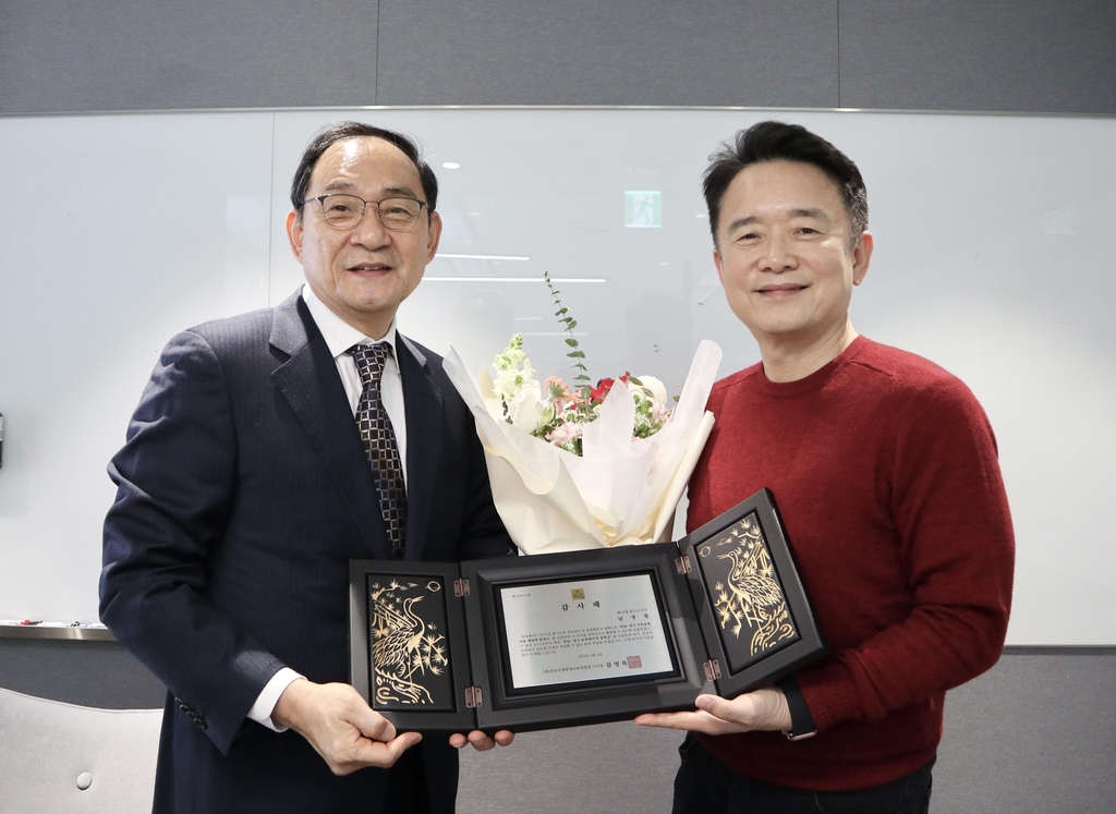 전남도, 남경필 전 경기지사에게 '장학금 조성' 감사패