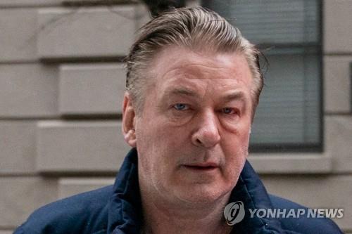 '촬영장 총격' 볼드윈, 5년 징역형 위기에 "검찰 기소오류" 주장