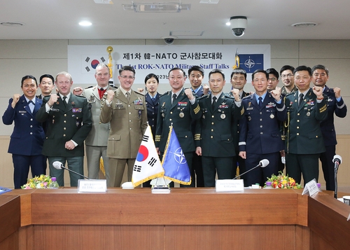 합참, 제1차 한·나토 군사참모대화 개최…나토측 JSA 방문(종합)