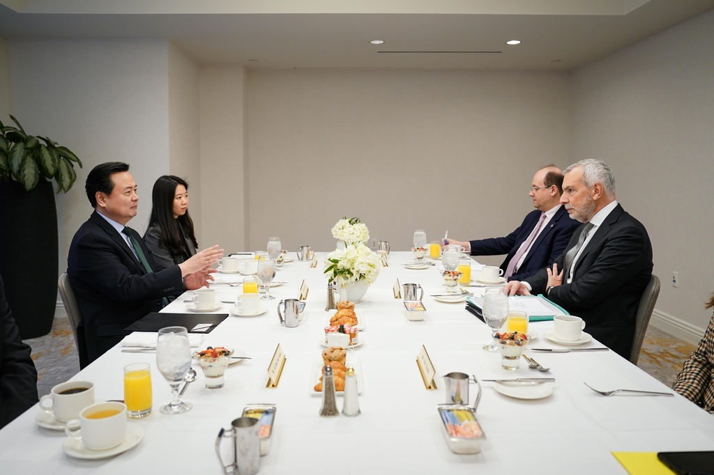 조현동 외교차관, EU 대외관계청 사무총장 면담…"협력 모색"