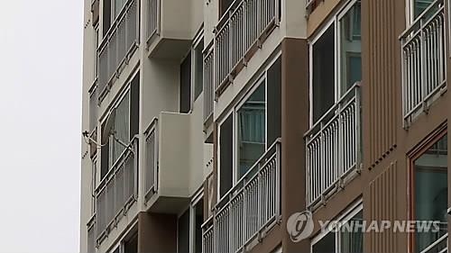 아파트 17층서 지인 밀어 추락사…발뺌한 살인범 징역 15년