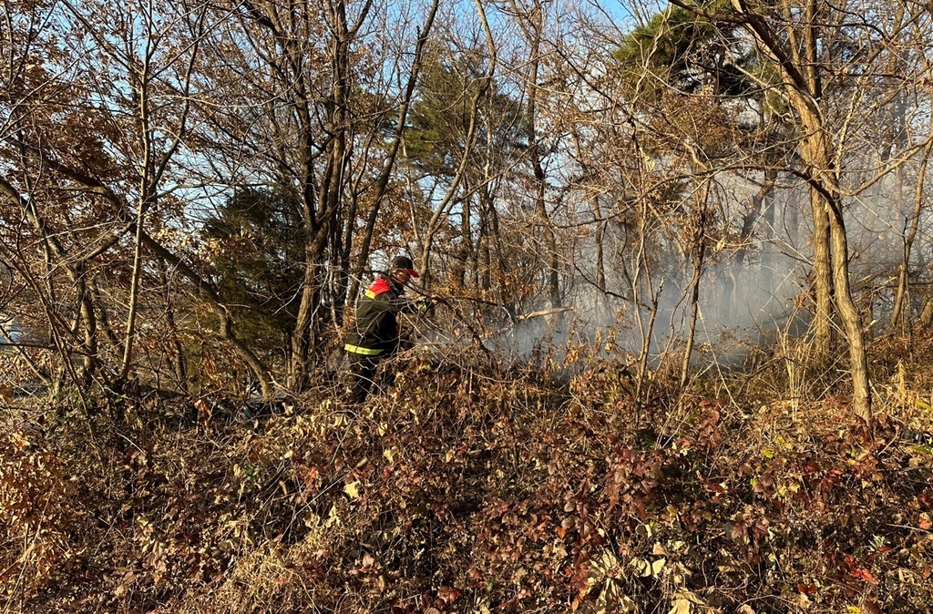 광양서 산장 화재, 산불로 번져…2시간여만에 진화(종합)