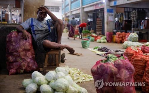 '국가부도' 스리랑카, 전기요금 66% 인상…IMF 협상 고육책