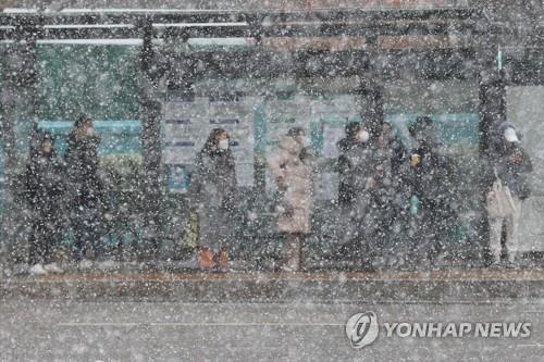 강원 흐리고 비 또는 눈…영서 미세먼지 '나쁨'