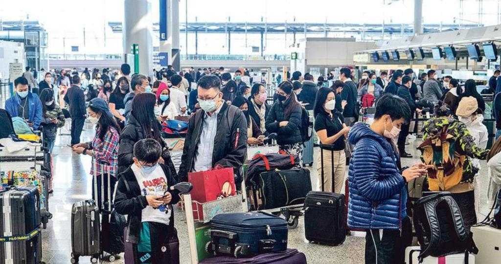홍콩 방역 완화에 지난달 공항 이용객 전년보다 28배 급증