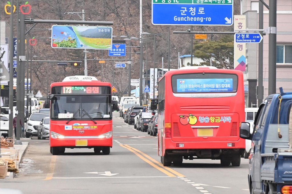 "교통복지 늘린다"…고령자 버스 무료화 나서는 지자체들