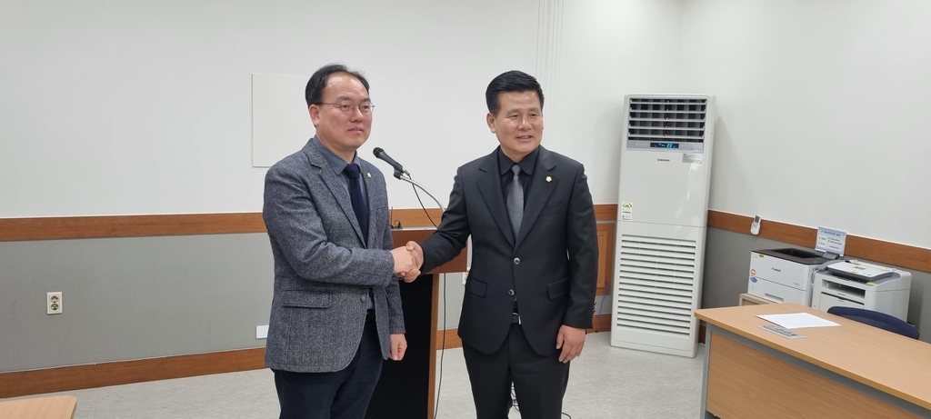 청주시의회 민주당 "원내 복귀"…국민의힘 "환영"