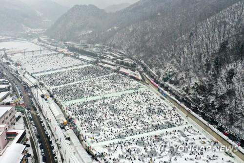 '3년 만에 재개된 강원 겨울 축제'…관광객 증가 웃음꽃
