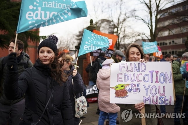 "임금 올려달라" 英, 50만 공공파업에 학교·교통 '마비'