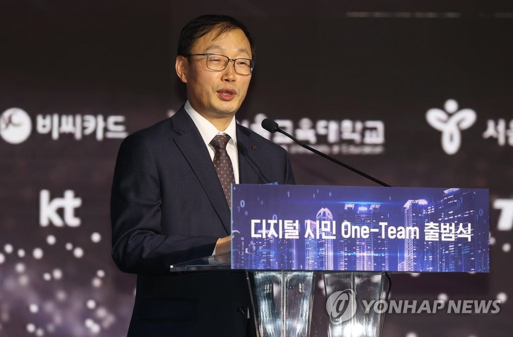 KT 구현모 대표, 결국 연임 포기...국민연금에 막혔다