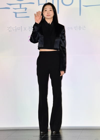 [TEN 포토] 김다미 '잘록한 허리'