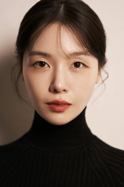 방민아, 군더더기 없는 블랙앤화이트…새 프로필 공개