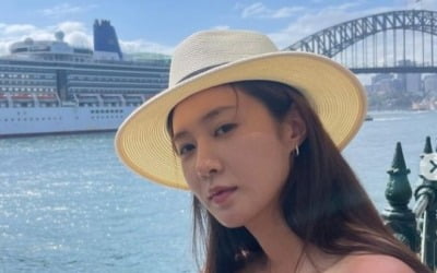 권유리, 분위기 여신 모먼트…페도라 쓰고 건강美 과시
