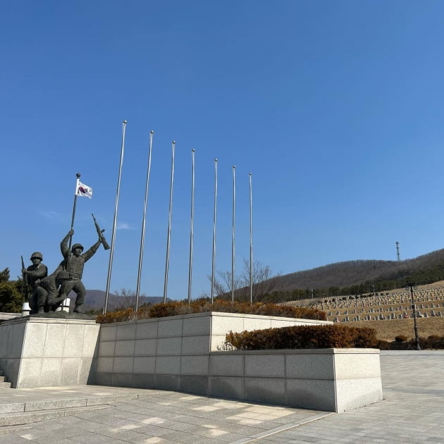 '박수홍♥' 김다예, 외조부상 "호국원에 잘 모셨습니다" 먹먹한 마음