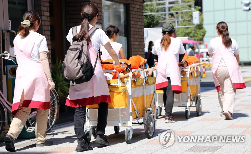 日지자체, 선거 앞두고 저출산 대책 봇물…재원 우려도