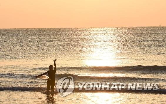 부산 해수욕장에서 해양 치유 체험하세요