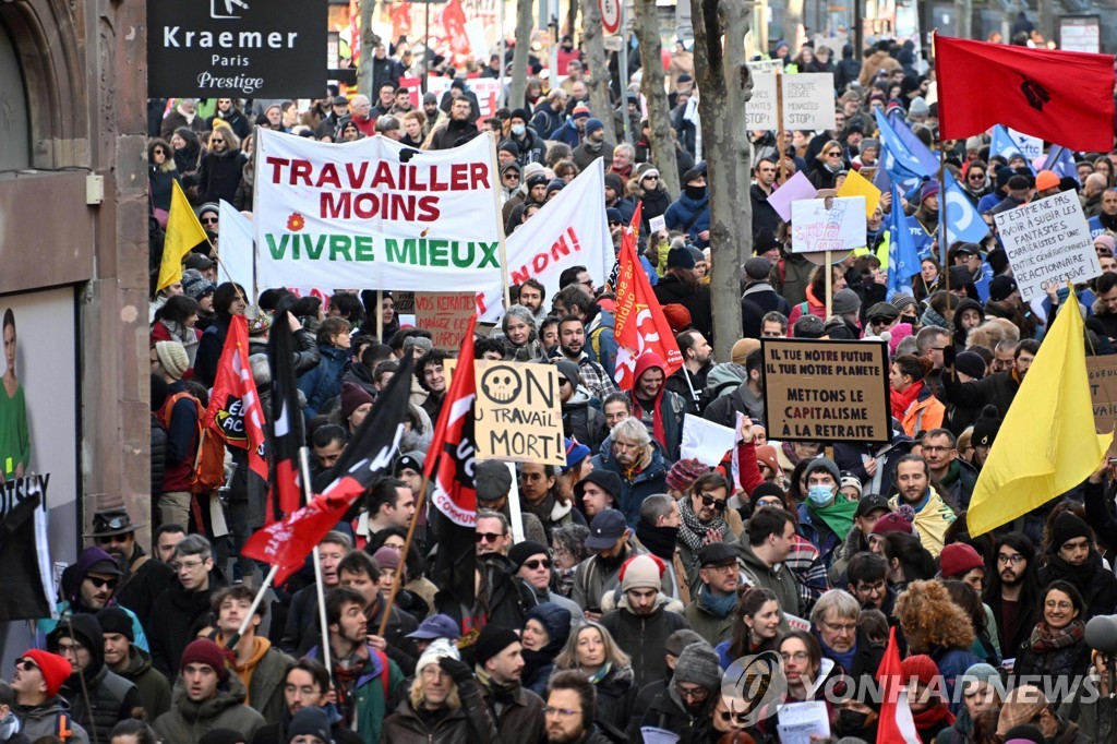 프랑스 연금개혁 반대 3차 파업…시위대 규모 줄어들어(종합)
