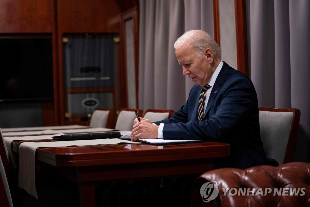 바이든 극비수송 열차는 '레일 포스원'…우크라 '강철외교' 주역