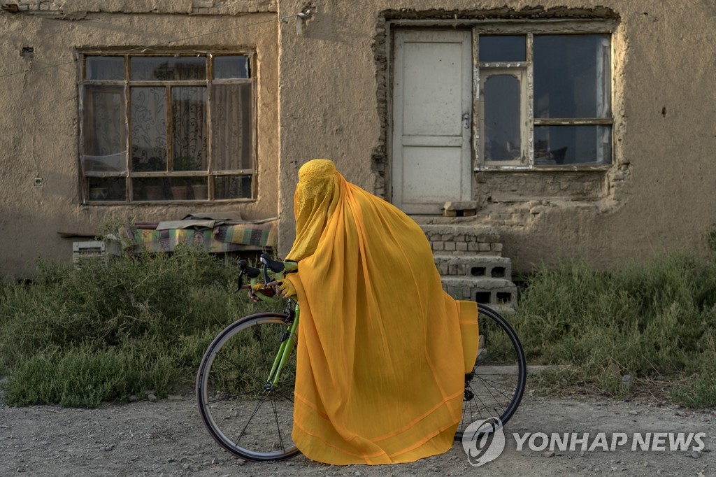 여성 교육 금지 놓고 탈레반 내분…"일부 장관, 딸들 유학보내"