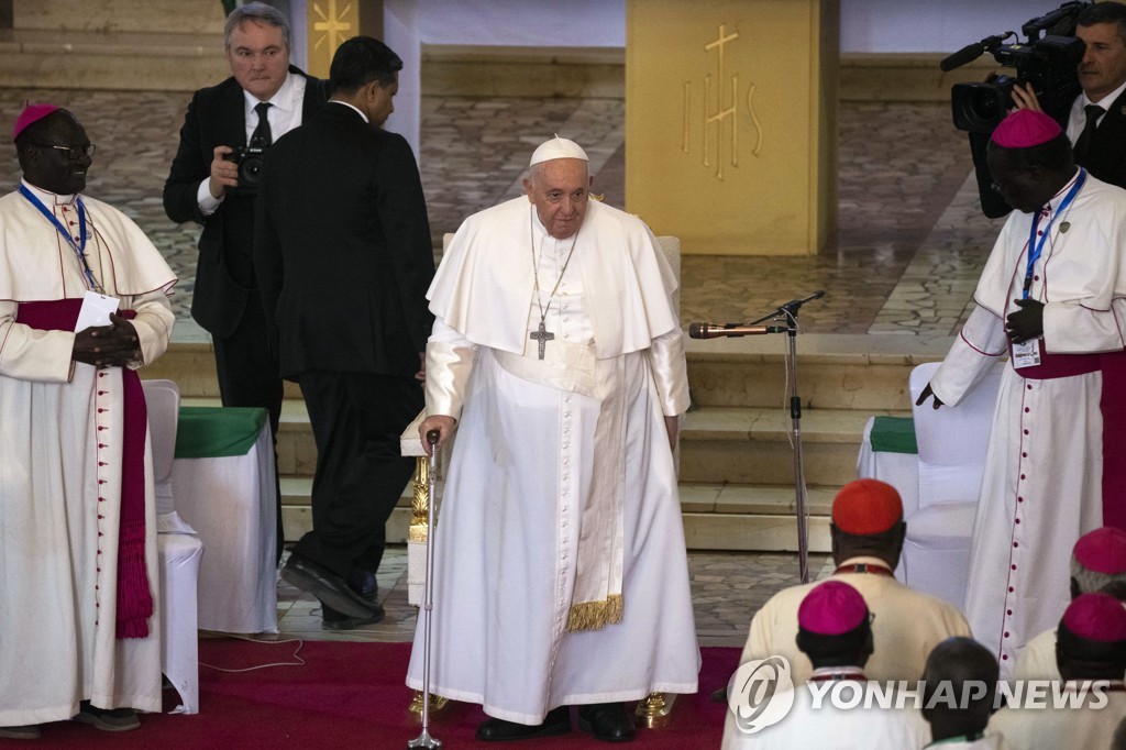 남수단 찾은 교황 "권력남용·폭력·불의에 맞서 목소리 내야"