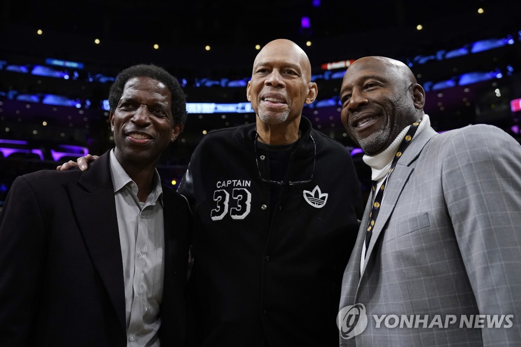 '킹' 제임스, '전설' 압둘자바 넘었다…NBA 최다 득점 신기록