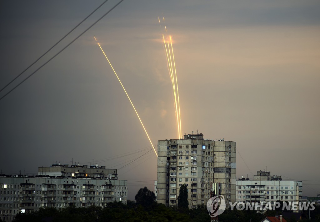 '전쟁 1년' 폴란드행 바이든, 서방 단일대오 유지 시험대 올랐다(종합)