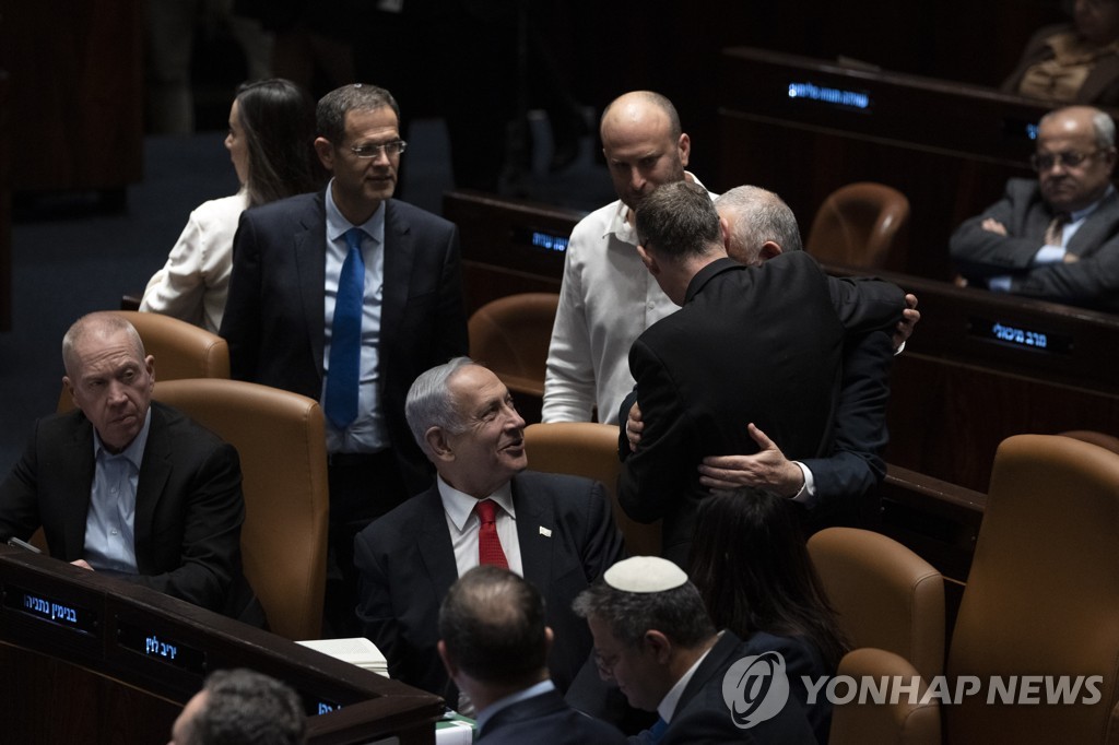 이스라엘 여권, 10만 반대시위 속 '사법부 무력화' 입법 강행