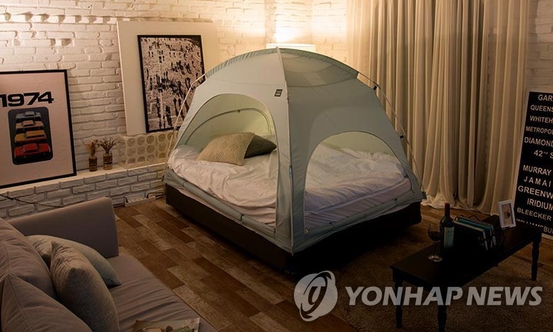 현관에 커튼 달고 잠은 난방 텐트에서…난방비 폭탄에 '안간힘'