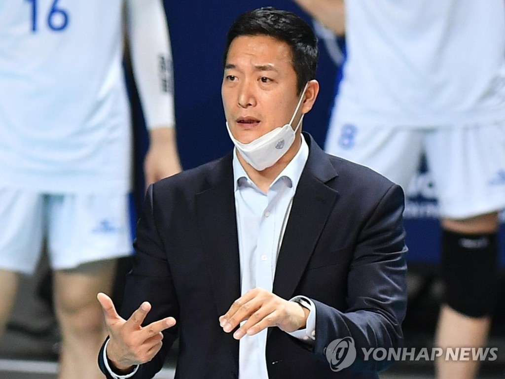 남자배구 최하위 김상우 삼성화재 감독 "악착같이, 즐기면서"