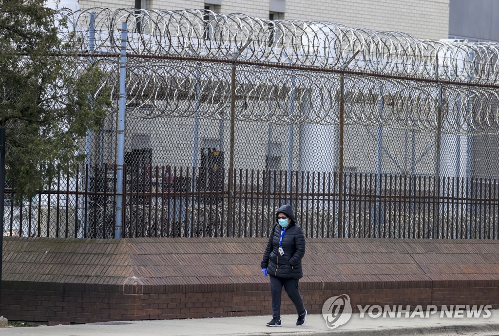 '팬데믹 사각지대' 무관심 속에 죽어간 미국 수감자들