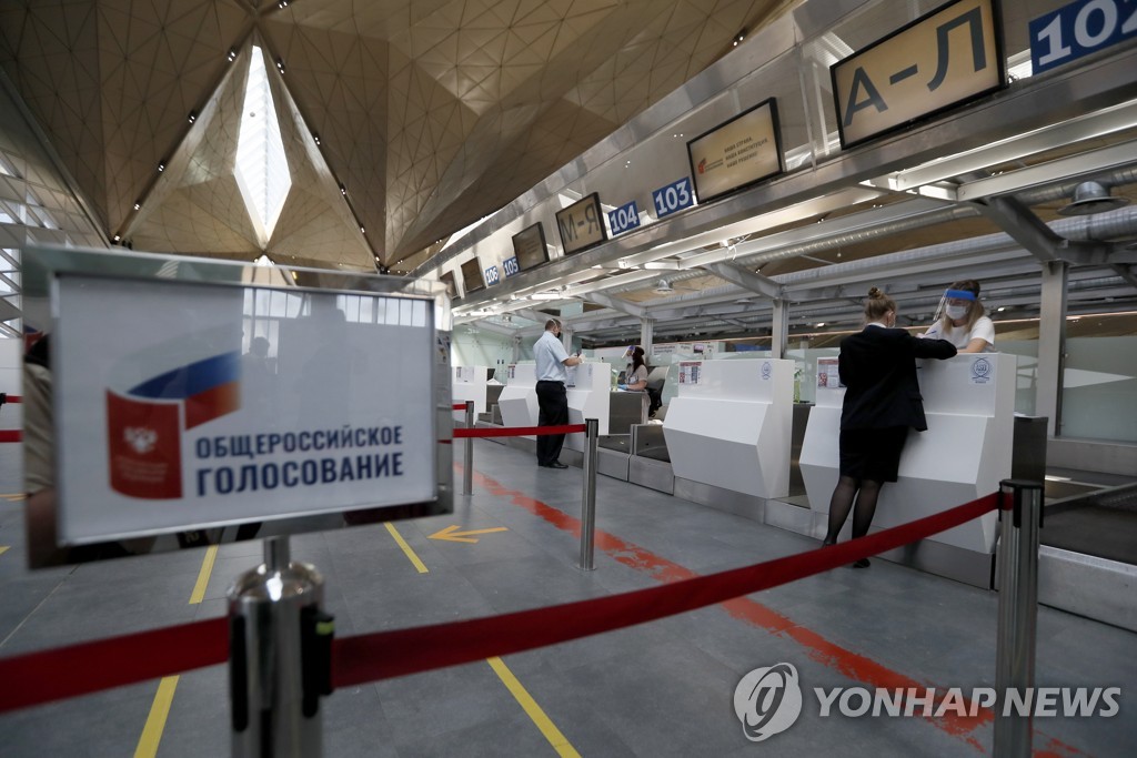 크림반도 인접 러 남부에 드론공격…공항 상공 '미확인물체' 소동도(종합)